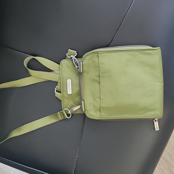 Baggallini travel crossbody - Picture 4 of 8